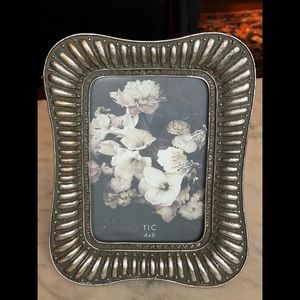 Vintage Style Distressed Metal Picture Frame - 4”x6”